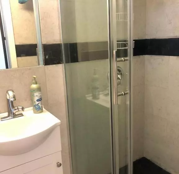 Отель Kona Tiki