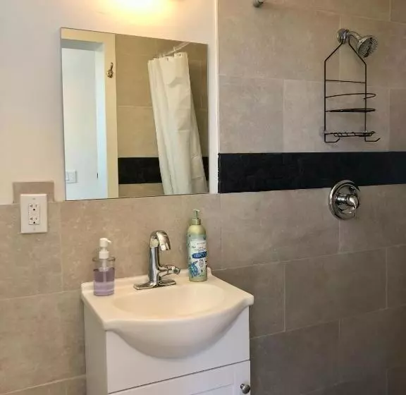 Отель Kona Tiki