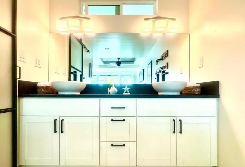 Отель Kona Tiki