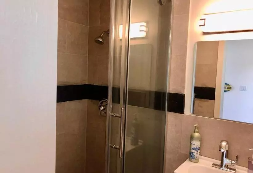 Отель Kona Tiki