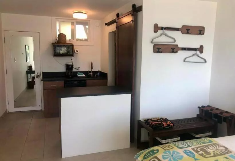 Отель Kona Tiki