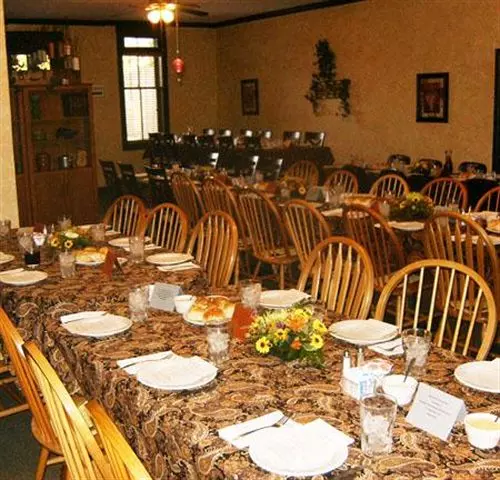 Отель La Plaza Historic & Restaurant