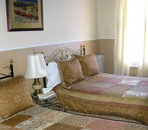 Отель La Plaza Historic & Restaurant