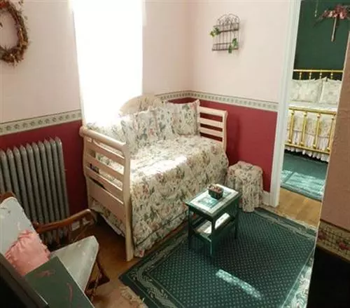 Отель La Plaza Historic & Restaurant