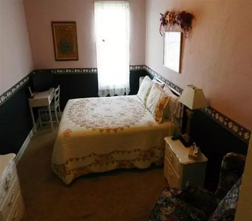 Отель La Plaza Historic & Restaurant