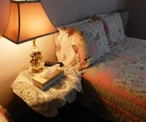 Отель La Plaza Historic & Restaurant