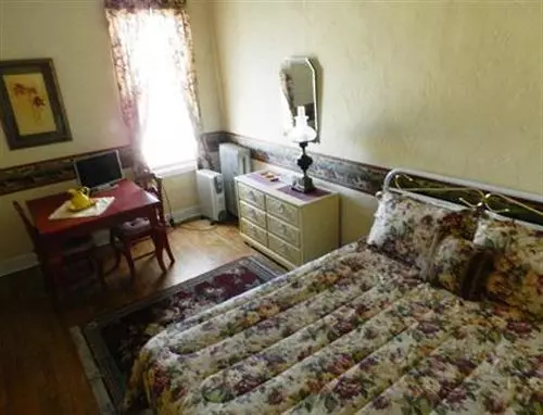 Отель La Plaza Historic & Restaurant