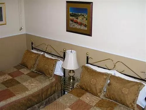 Отель La Plaza Historic & Restaurant