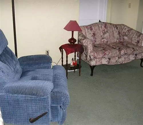 Отель La Plaza Historic & Restaurant