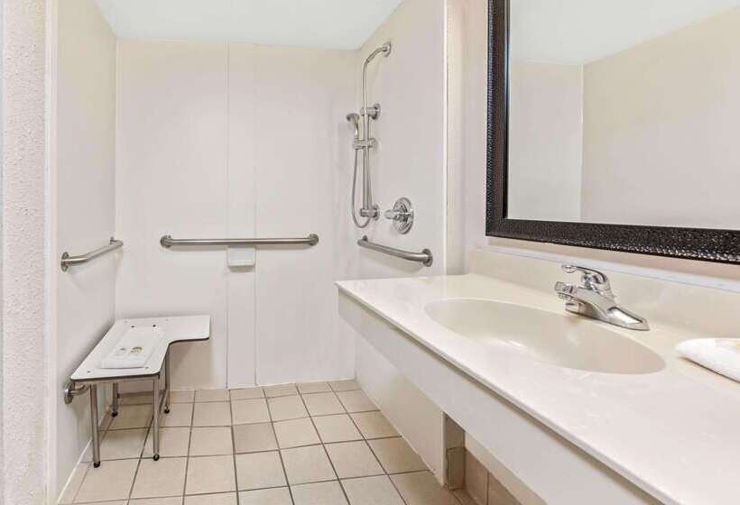 هتل La Quinta Inn By Wyndham Miami Airport North