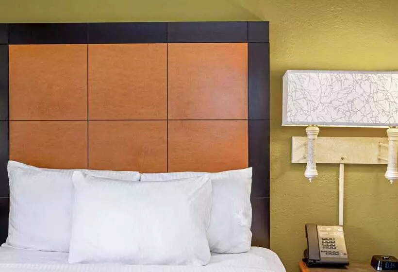 هتل La Quinta Inn By Wyndham Orlando Airport West