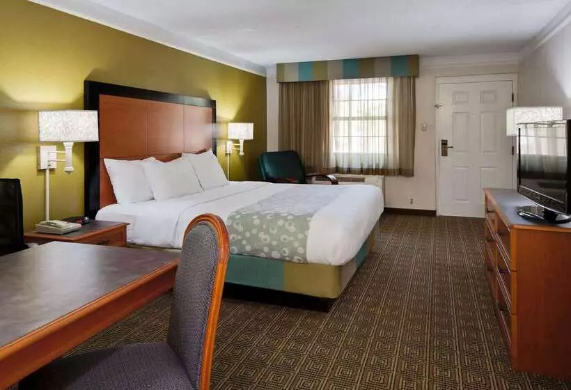 هتل La Quinta Inn By Wyndham Orlando Airport West