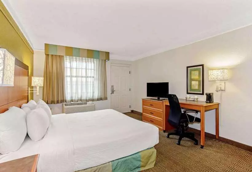 هتل La Quinta Inn By Wyndham Orlando Airport West