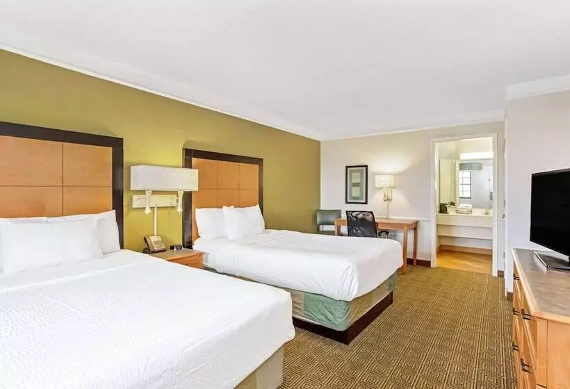 هتل La Quinta Inn By Wyndham Orlando Airport West