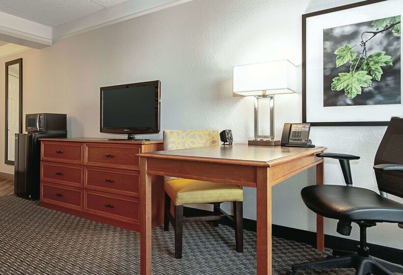 فندق La Quinta Inn & Suites By Wyndham Ontario Airport