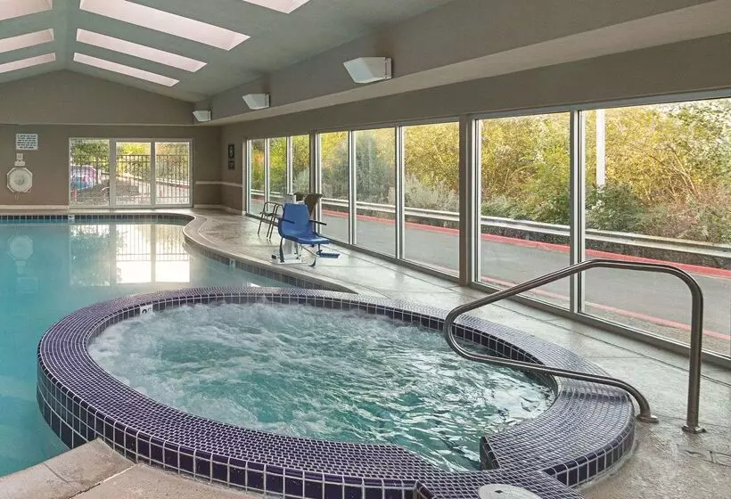 هتل La Quinta By Wyndham Orem University Pwy Provo