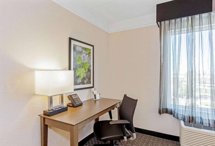 فندق La Quinta Inn & Suites By Wyndham Panama City