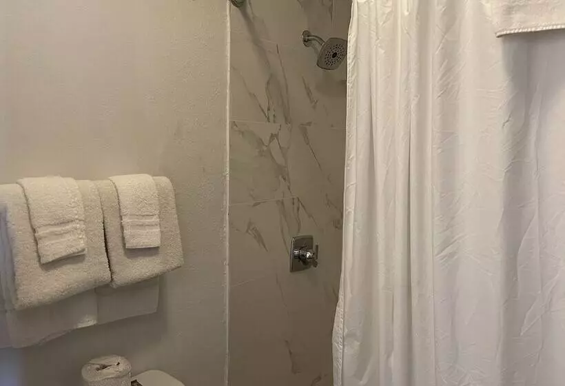 Отель Landmark Inn