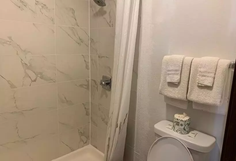 Отель Landmark Inn