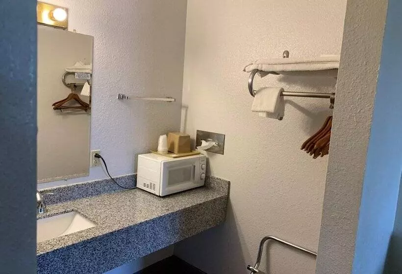 Отель Landmark Inn