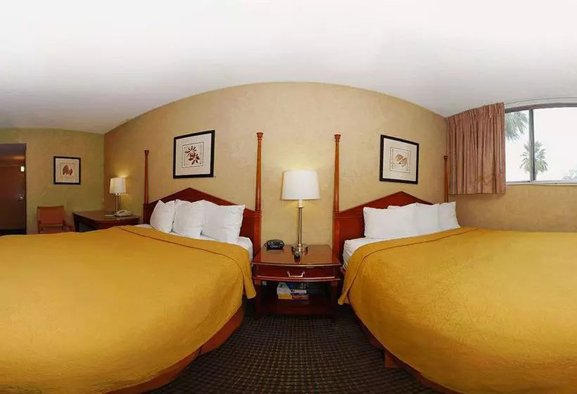 Отель Quality Inn & Suites Downtown Phoenix