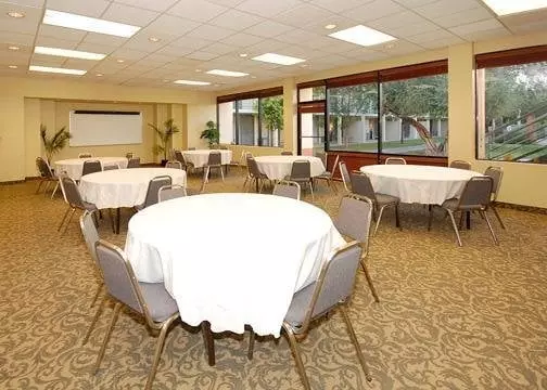 Отель Quality Inn & Suites Downtown Phoenix