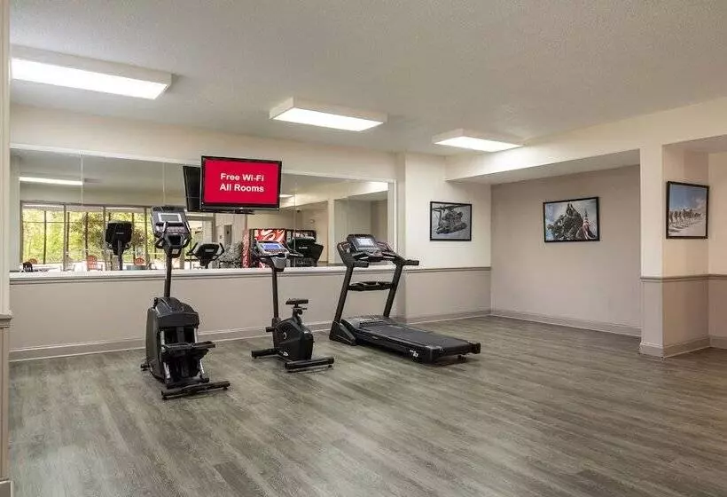 فندق Red Roof Inn & Suites Jacksonville, Nc