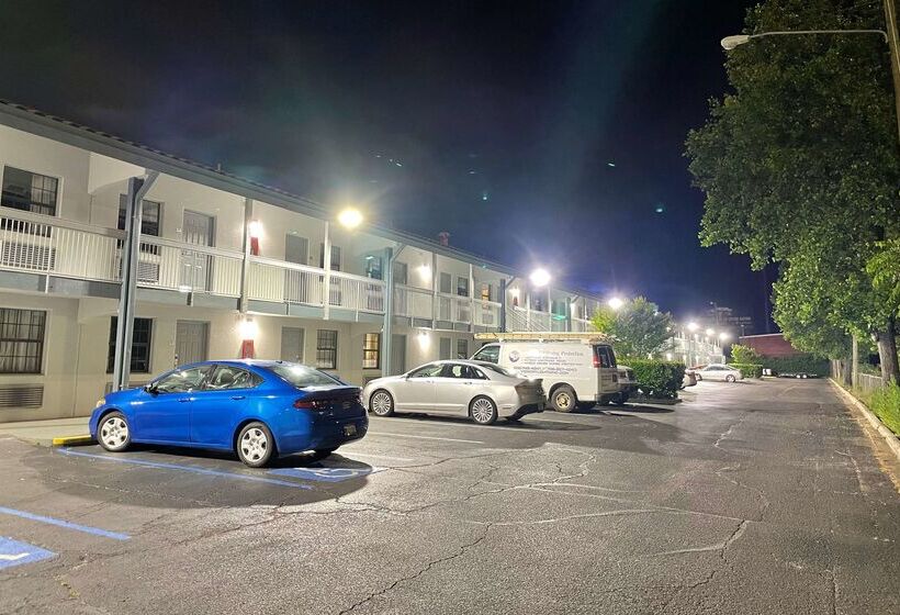 호텔 Travelodge By Wyndham Tuscaloosa