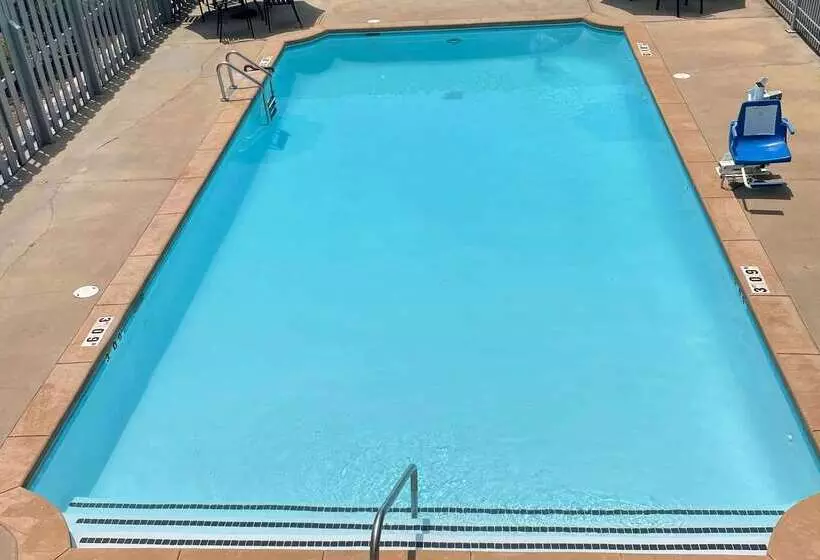 ホテル Travelodge By Wyndham Tuscaloosa