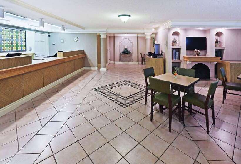 호텔 Travelodge By Wyndham Tuscaloosa