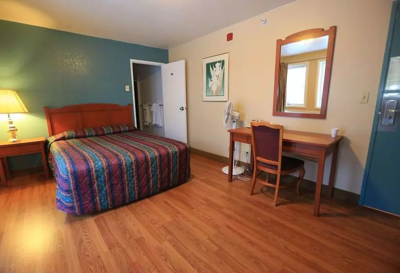 Long House Alaskan Hotel