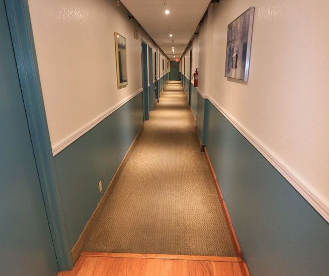 Long House Alaskan Hotel