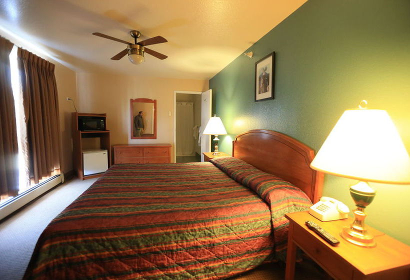 Long House Alaskan Hotel