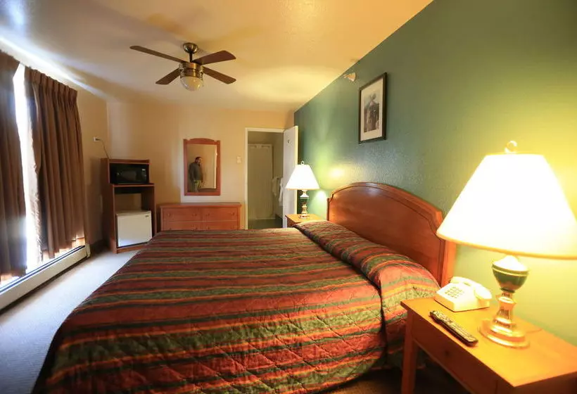 Long House Alaskan Hotel