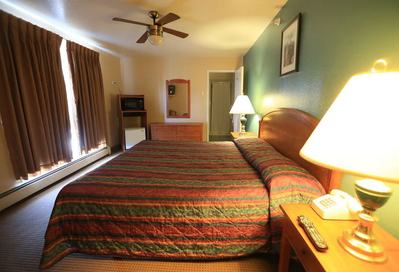 Long House Alaskan Hotel