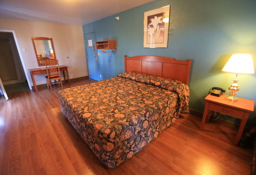 Long House Alaskan Hotel