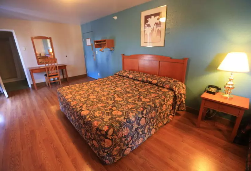 Long House Alaskan Hotel