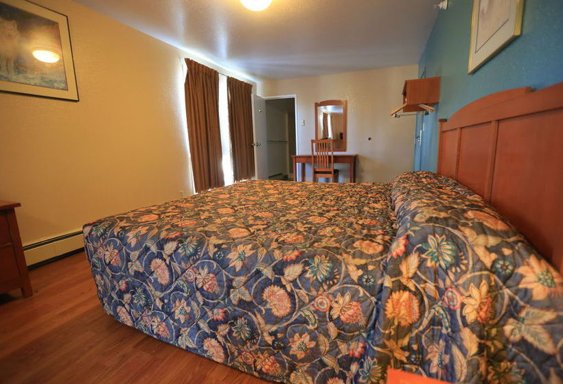 Long House Alaskan Hotel