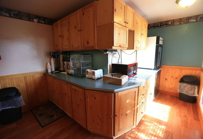 Long House Alaskan Hotel