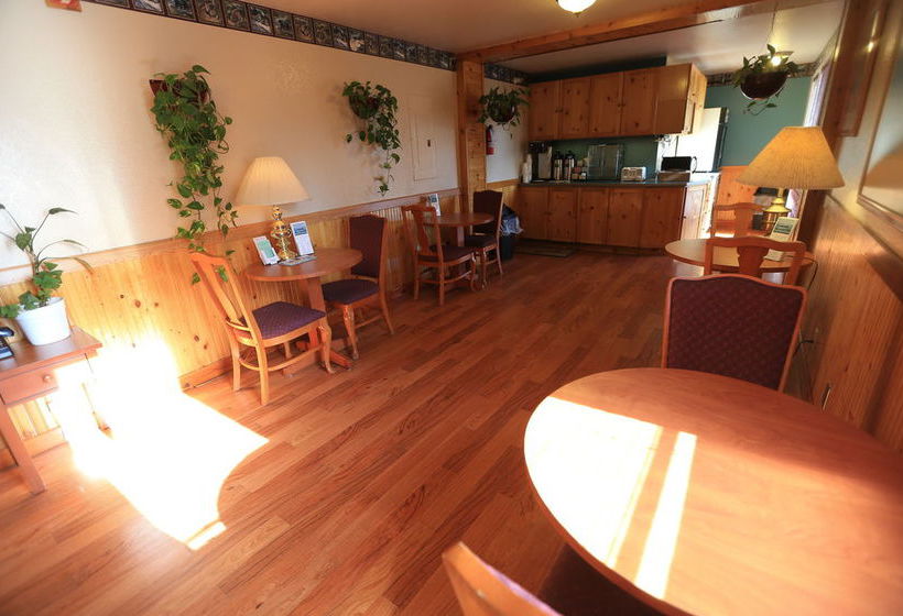 Long House Alaskan Hotel