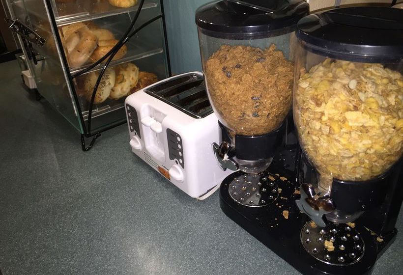 Long House Alaskan Hotel