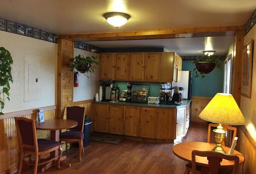 Long House Alaskan Hotel