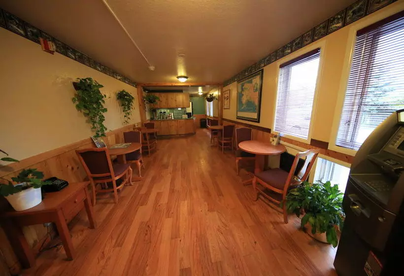 Long House Alaskan Hotel