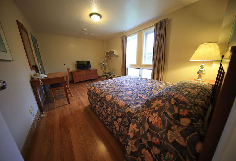 Long House Alaskan Hotel