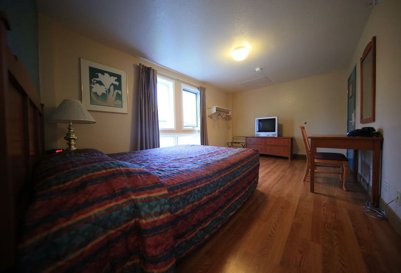 Long House Alaskan Hotel