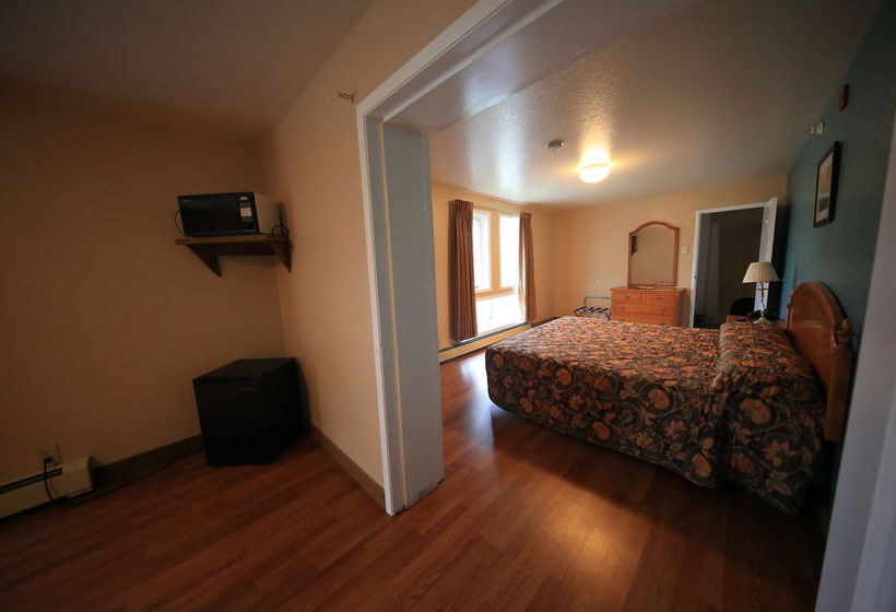 Long House Alaskan Hotel