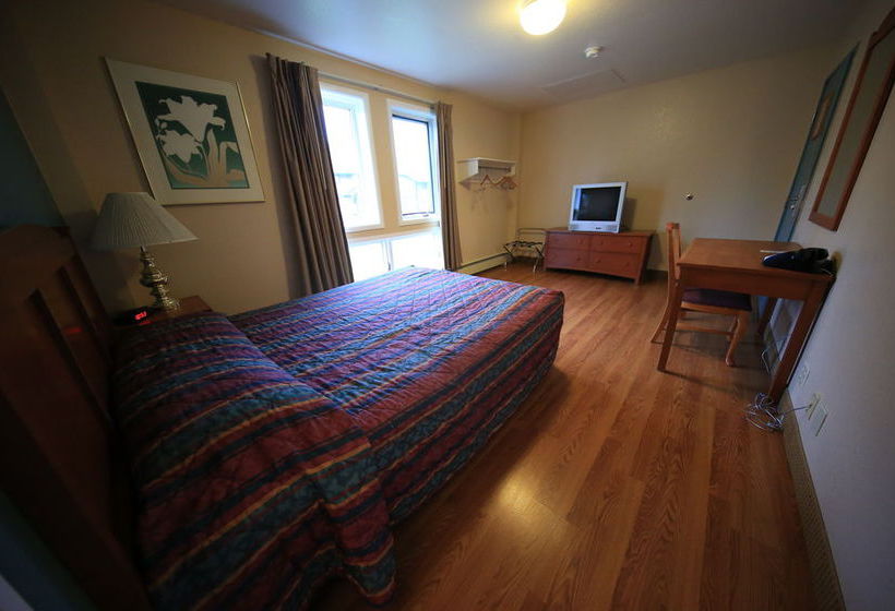 Long House Alaskan Hotel