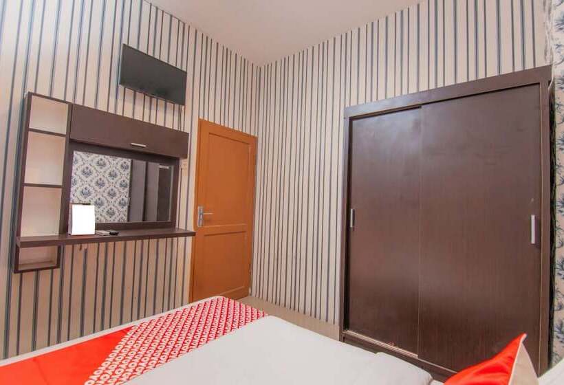 هتل Oyo 2310 Residence 68