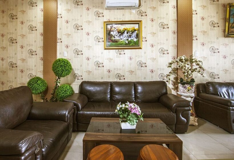 هتل Oyo 2310 Residence 68