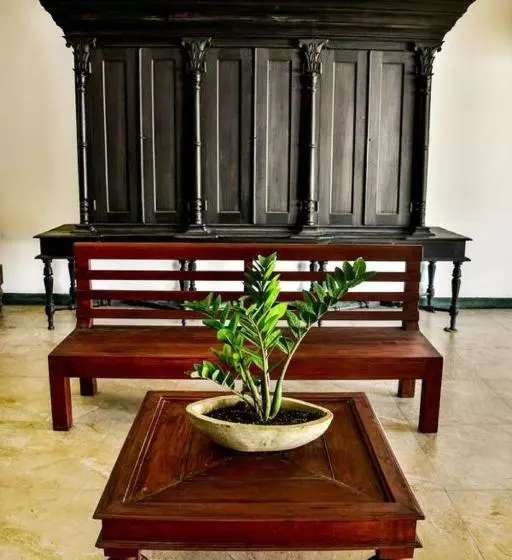 پانسیون Garland Beach Villa